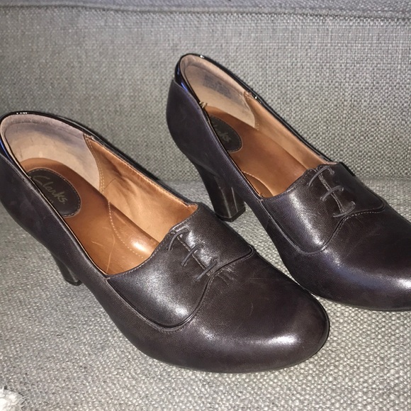 clarks heels brown